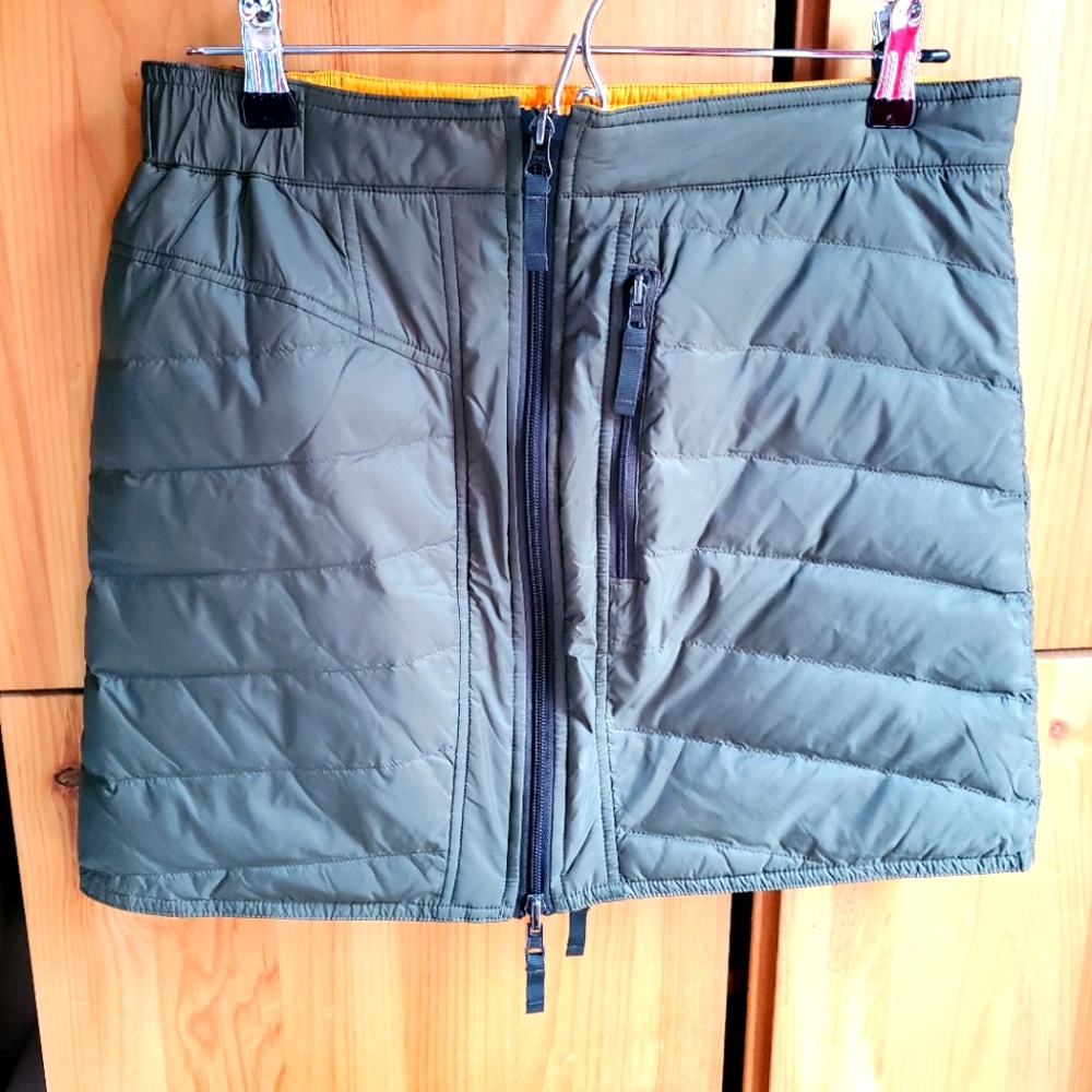 SKHOOP Quilted Skirt with Orange Lining Size Medium